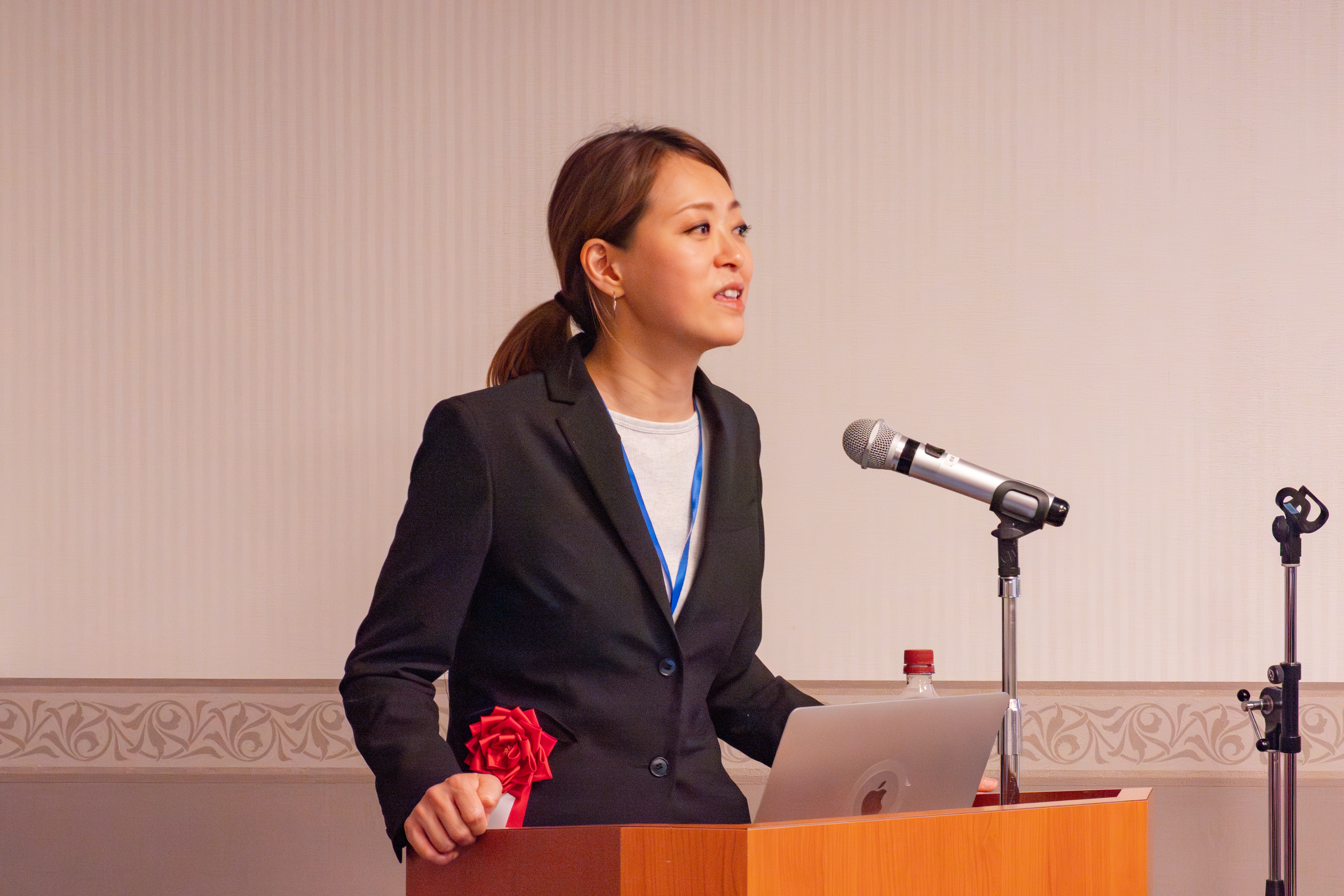 講演する川口助教