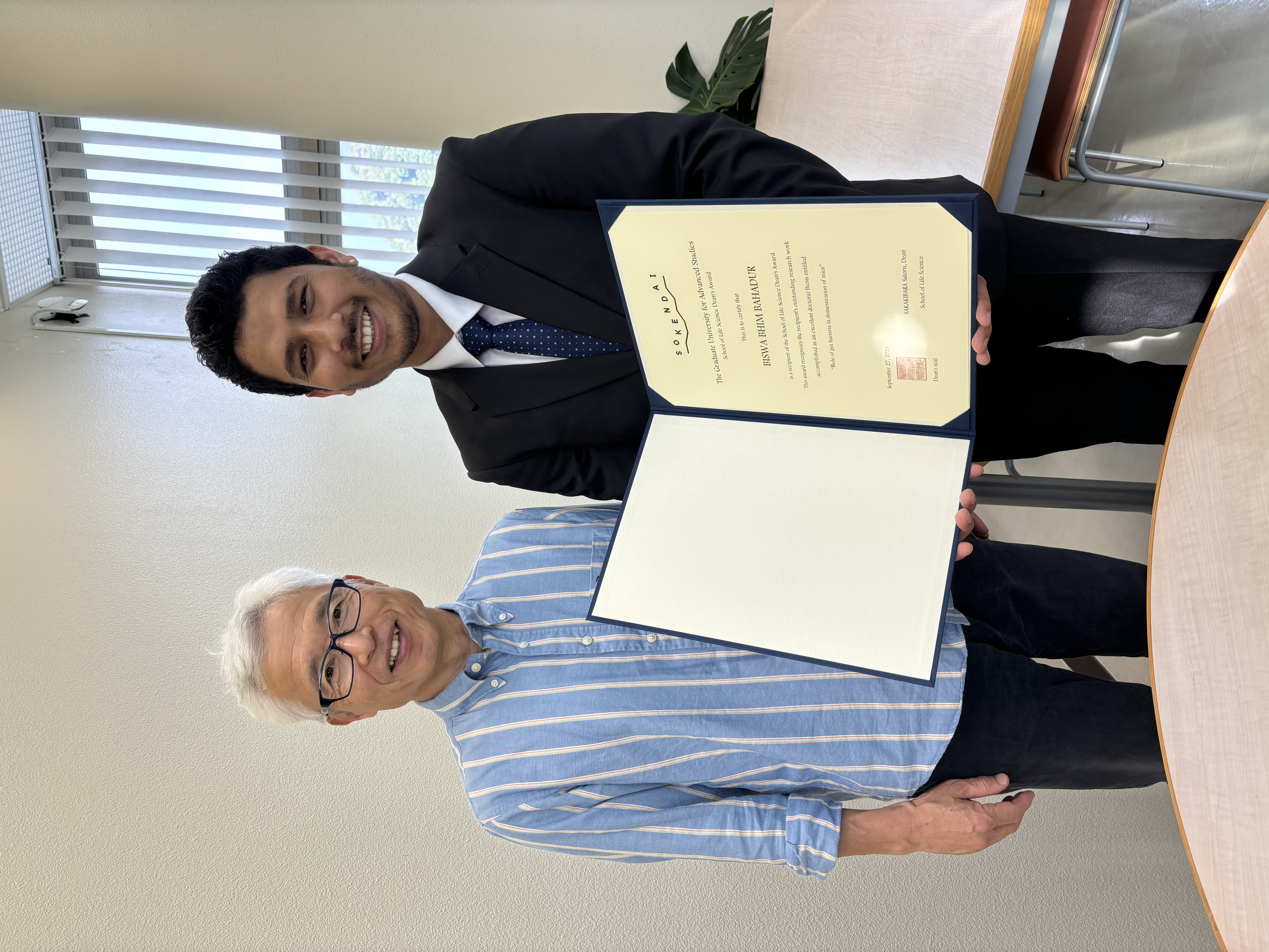 Bhim さん(右) と 小出准教授